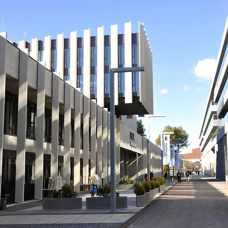 圣库加特德尔瓦勒斯罗伯托德诺比利君悦大学旅舍公寓 外观 照片